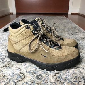 Nike ACG Regrind Boots size 7.5 women’s